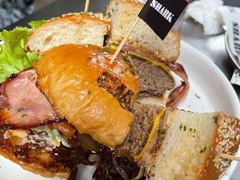 美式经典牛肉汉堡-shark burger·鲨鱼汉堡(交子大道店)