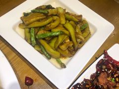 豆角大蒜烧茄子-泡椒食堂