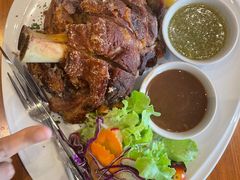 -Chom Cafe and Restaurant