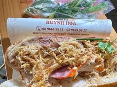 -Bánh Mì Huynh Hoa