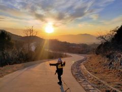-鬼笑石后山停车场