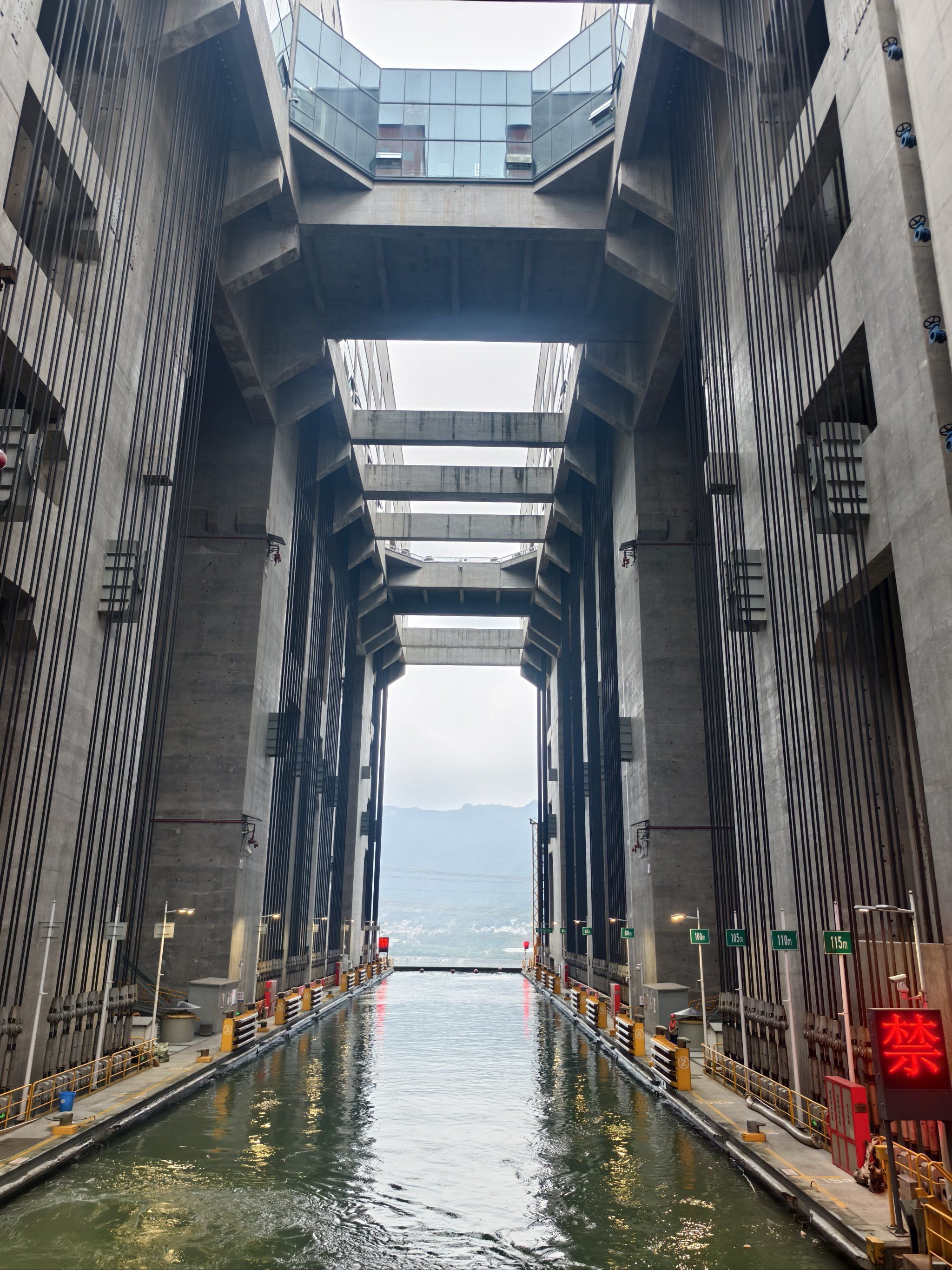 三峡垂直升船机