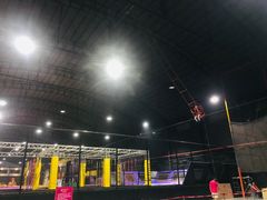 -嘿哟动霸CHUA·新潮玩运动娱乐中心·蹦床滑冰团建乐园
