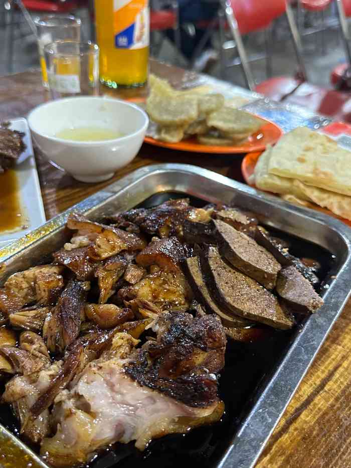黄寺卤煮·黄寺喝酒公司-"特别贱的感冒了吃的卤煮…加了一堆辣椒和醋