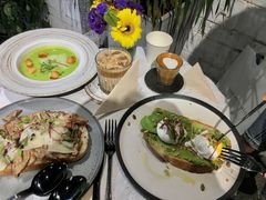 牛油果温泉蛋吐司-O'mills Sourdough Bakery&Bistro(永嘉路店)