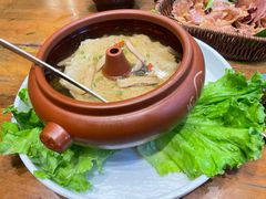 汽锅菌子肉饼-老滇山寨•云南特色菜•地方菜•民族风情歌舞表演(呈贡店)