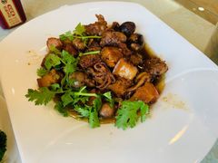 八爪鱼炖红烧肉-东海酒店