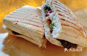 Signature Beef Pita Sandwich