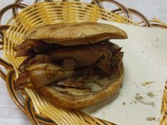 烧饼加肘子-老北京烧饼夹肉(北洼路店)