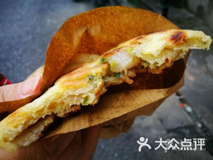 罗浮路葱油饼图片 - 第1张