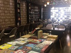 -钟书阁(松江泰晤士小镇店)