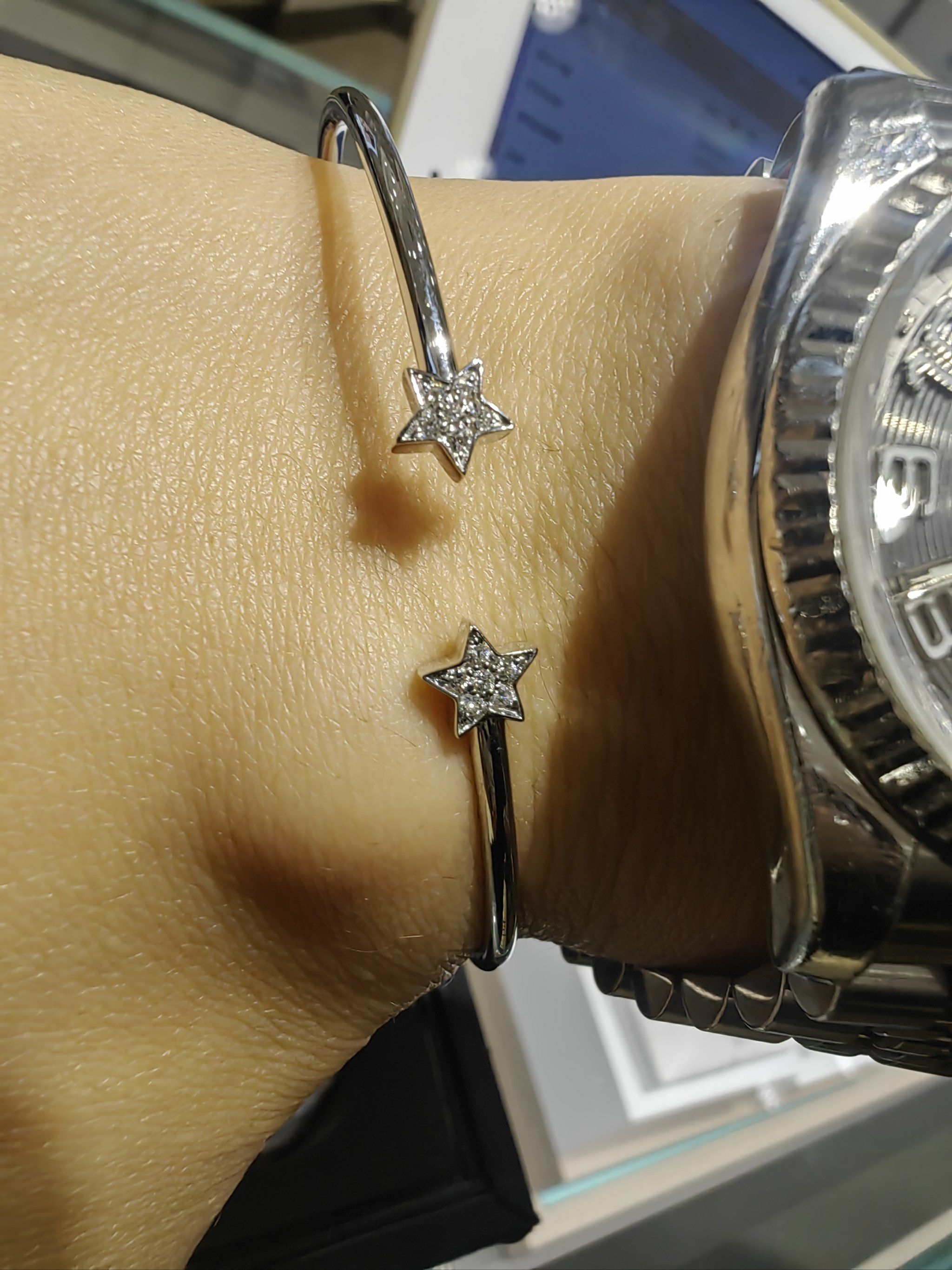 伟德国际珠宝首饰