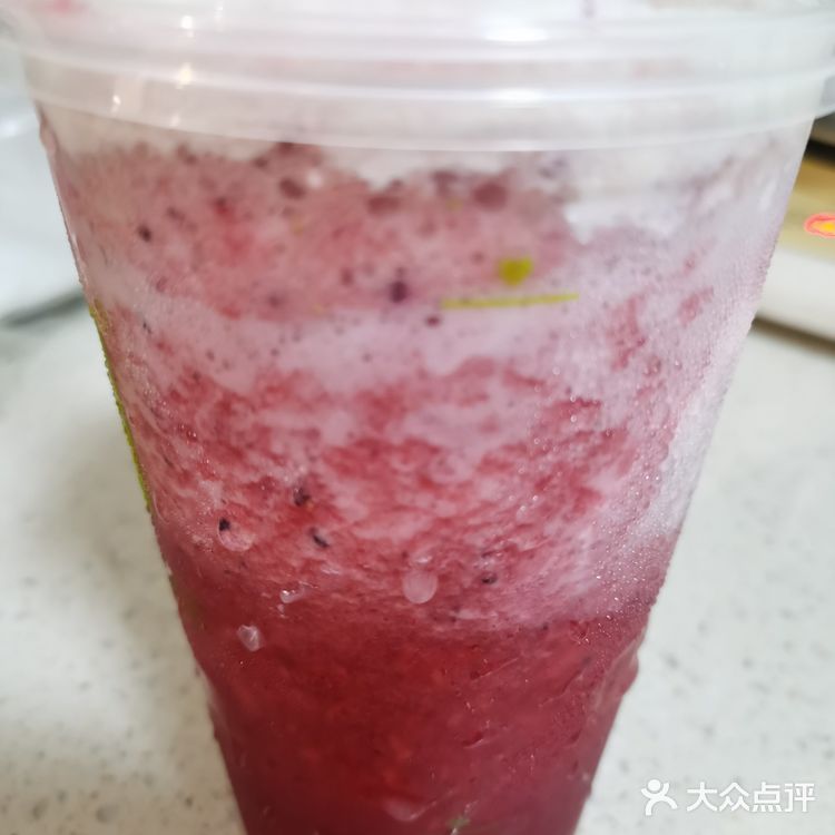 奈雪新品霸气莓莓子