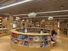 -漕河泾街道图书馆(漕河泾社区文化活动中心店)