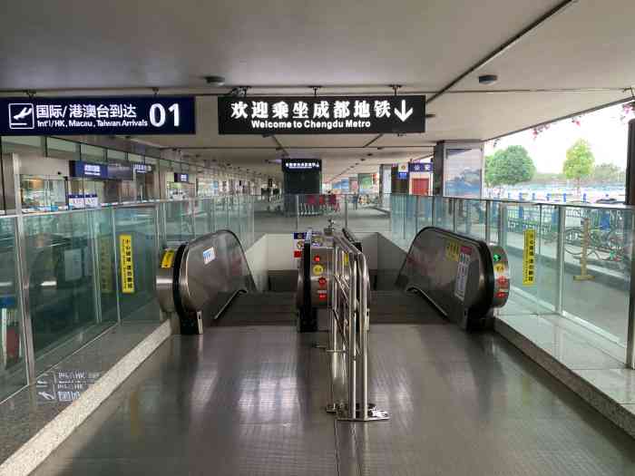 双流机场1航站楼(地铁站)-"机场位于中国成都市双流区中心城区西南