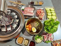 -围炉肉舍•炭烤活鳗•丹东海鲜烤肉(步行街店)