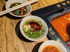 -老牌坊云南鱼豆花火锅(爱建店)