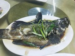 -四川小胡子海鲜(丁村万人海鲜广场店)
