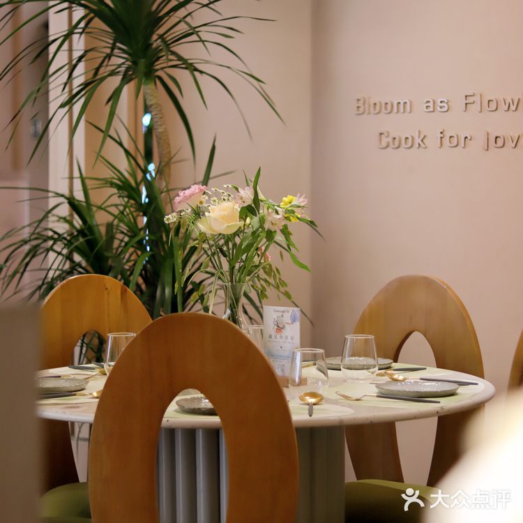 Tomacado 花厨｜鲜花与餐厅的结合浪漫与温度并存