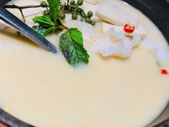 酸汤鱼-小大董·烤鸭(凤凰汇店)