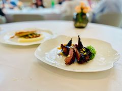 碳烤乳鸽，甜豆，旱金莲醋汁-Jean Georges