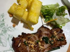 西贡炭烧烤猪颈肉配菠萝-美奈小馆·东南亚菜(福田星河COCO Park店)