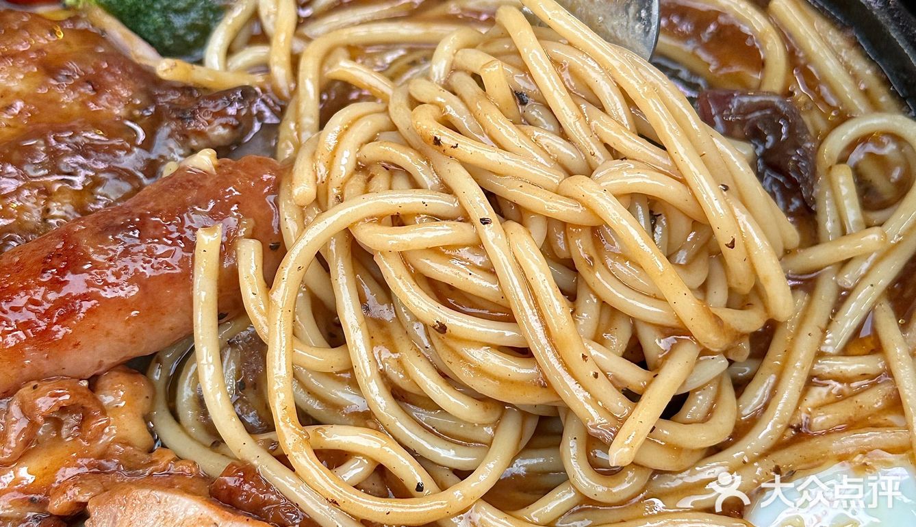 老板从台湾学来的台湾古早牛排，不是合成肉
