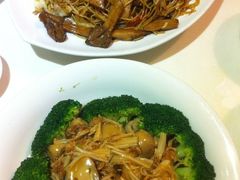 西蘭花，炒面-大自然素食(荃湾广场店)