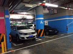 -白玉兰广场停车场