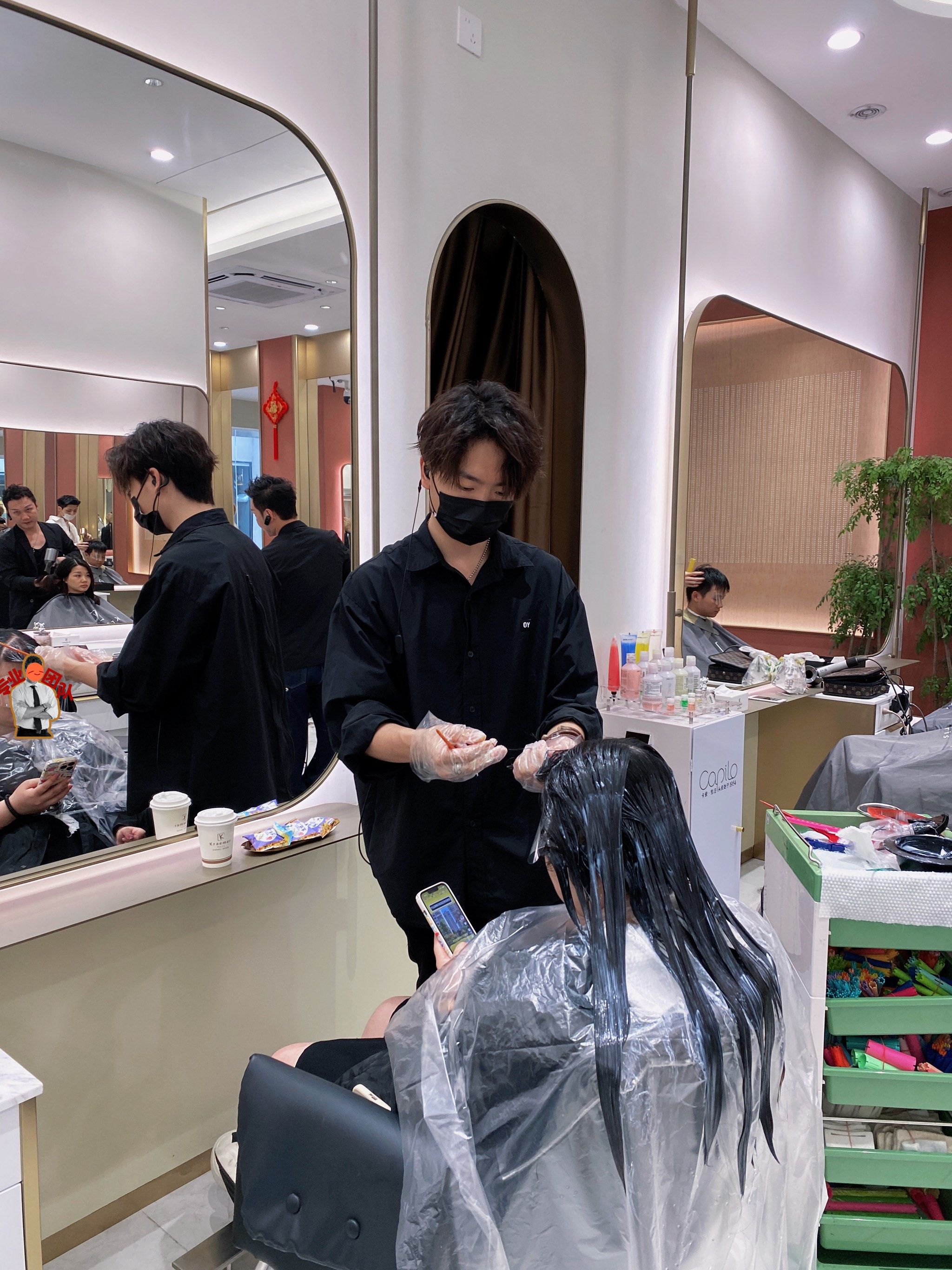 你的宝藏理发店苏豪发廊 工作照