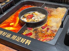 -老牌坊云南鱼豆花火锅(爱建店)