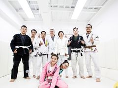 -菠萝格斗巴西柔术训练馆