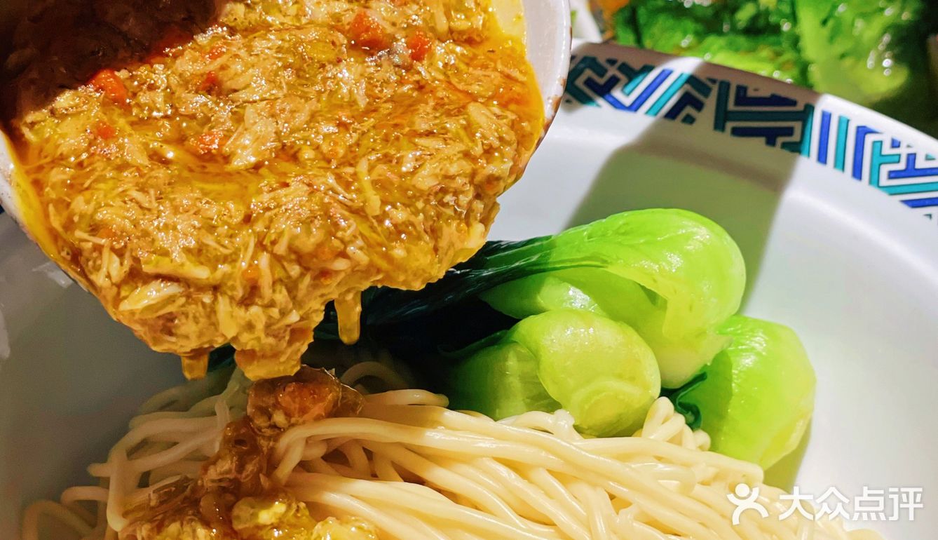 八只苏杭大闸蟹黄做成的秃黄油拌饭
