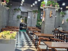 -愉肴麻辣香锅(中山路店)