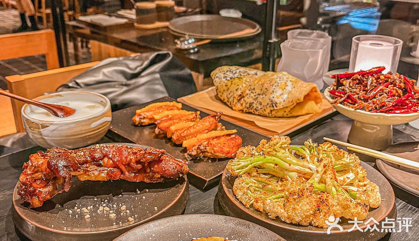 这家可以称为沈阳的神仙餐厅～ 店内环境装修非常有设计