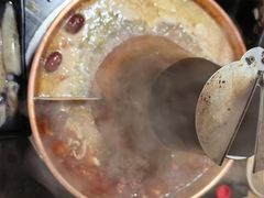 -果松木炭酸菜铜火锅·外婆参鸡汤