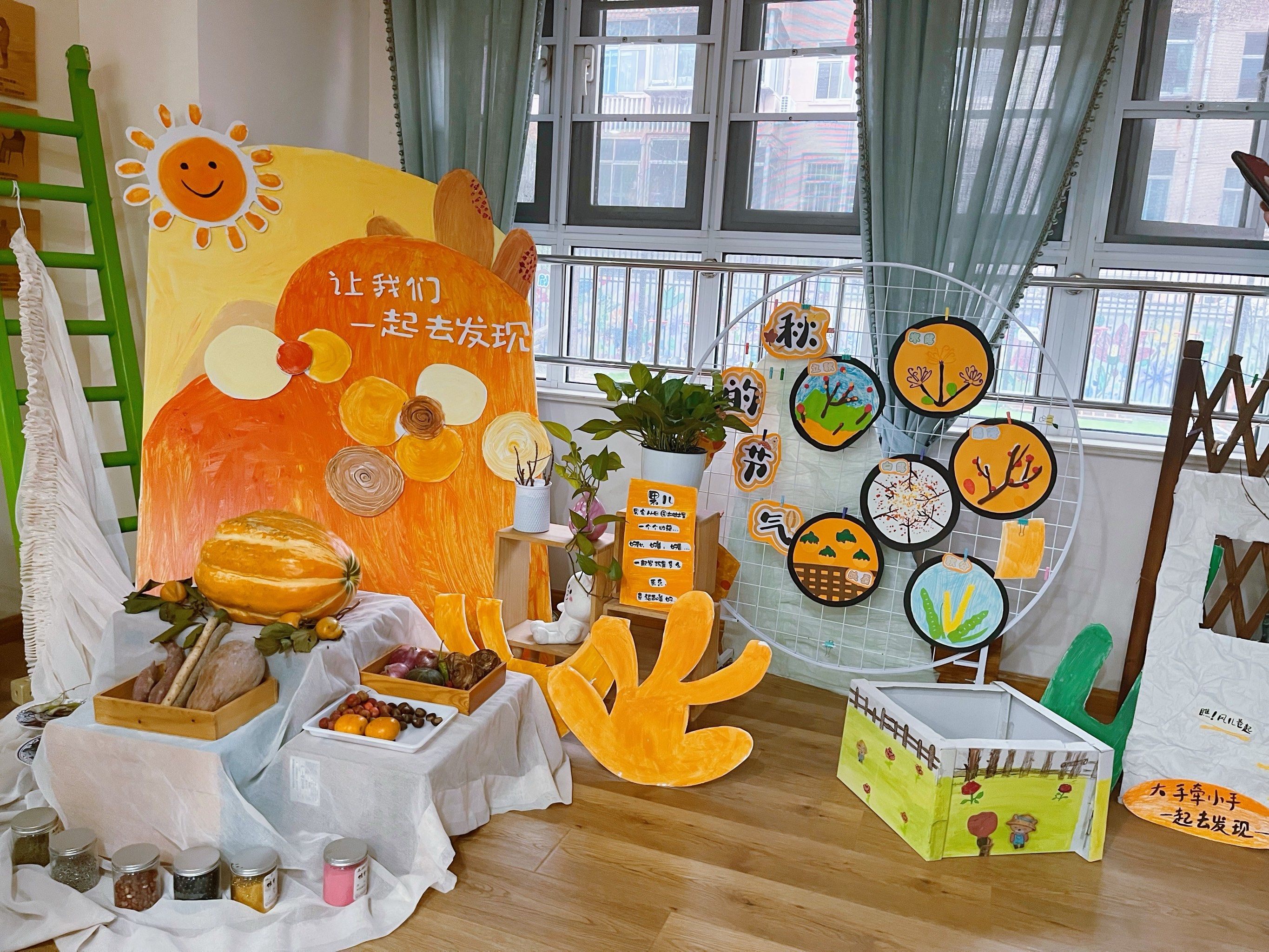 不知不觉中,现在学校越来越好了,儿童的展示区越来越精彩,幼儿园有