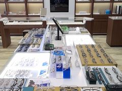 -三目眼镜·蔡司视觉合作店(青浦宝龙店)