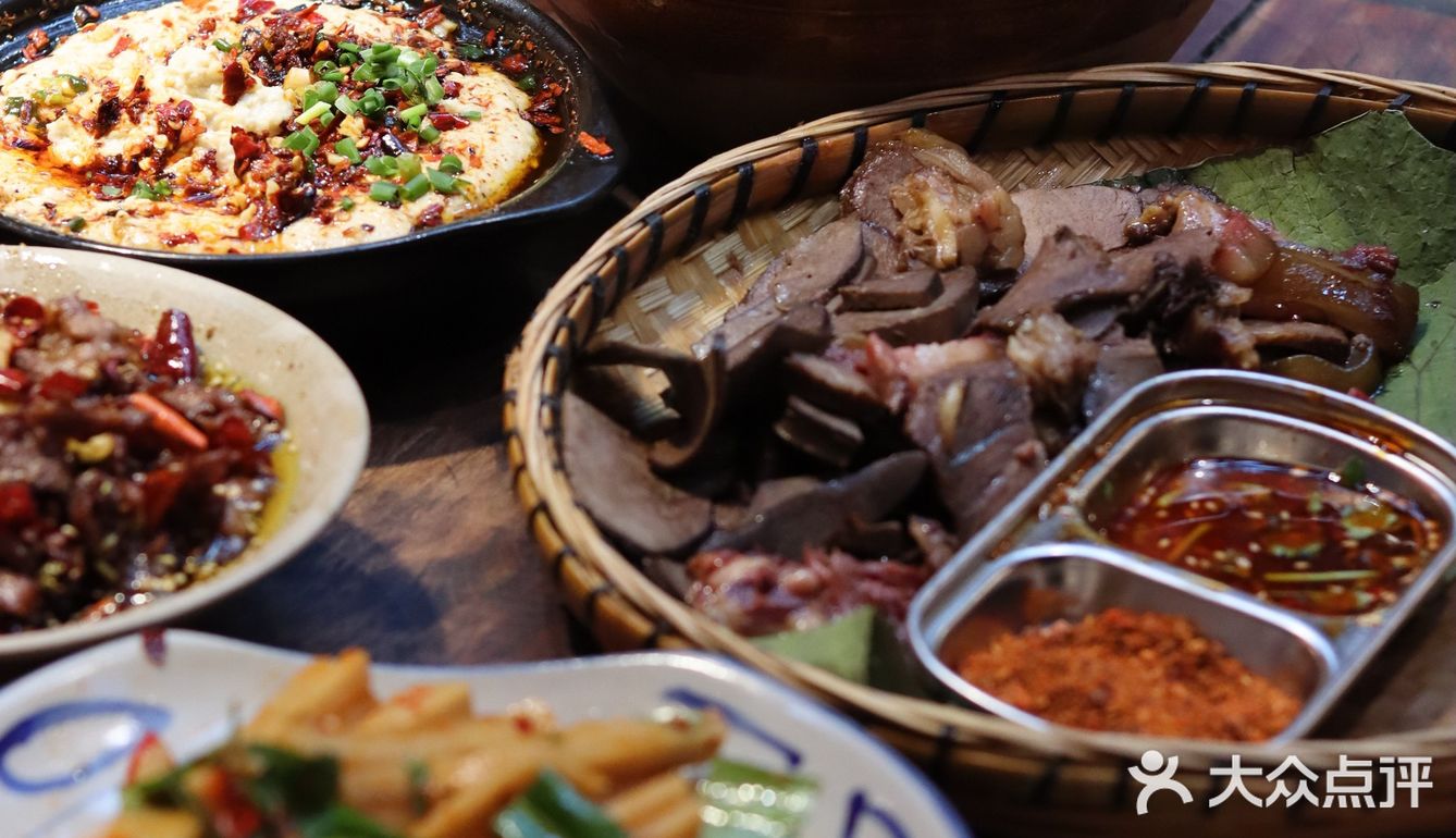 昆明探店｜听着琵琶曲大碗喝酒大口吃肉的江湖菜