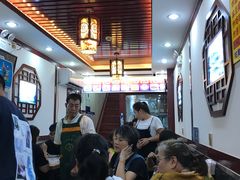 等位区-门框胡同百年卤煮(前门煤市街店)