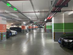 -绿地缤纷城-停车场