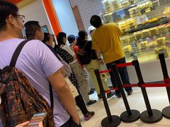 等位区-白玉兰食品甜凤店(合生汇店)