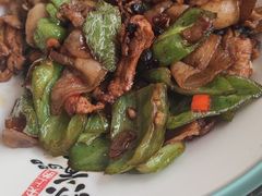 农家小炒肉-鑫巴蜀小镇 · 水煮鱼专研店(玉桥店)