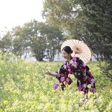 听说今年世纪公园种了一片彩色油菜花,果断安排上!