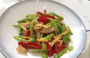 Bamboo-Wrapped Pork Stir-Fry