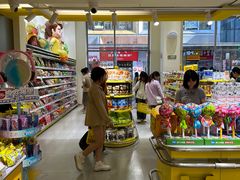 -咻啵翔翔零食基地(万达广场店)
