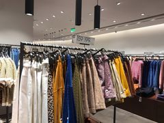 -URBAN REVIVO(高德置地广场·春广场店)