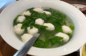 Chrysanthemum Leaf Fish Ball Soup