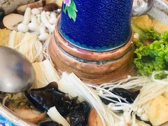 -毛辣果·贵州红酸汤牛肉火锅(西单店)