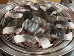 -围炉肉舍•炭烤活鳗•丹东海鲜烤肉(步行街店)